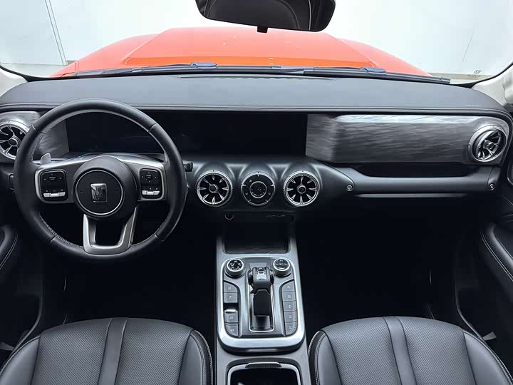 Фото 18 - Tank 300