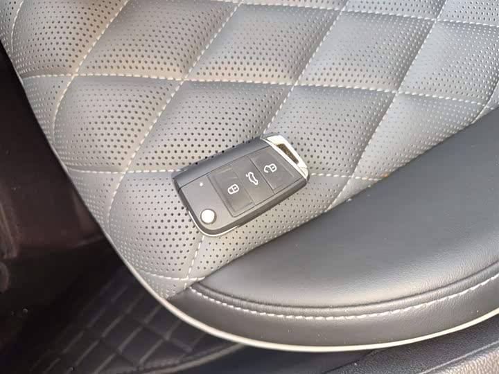 Фото 9 - Volkswagen Sagitar L