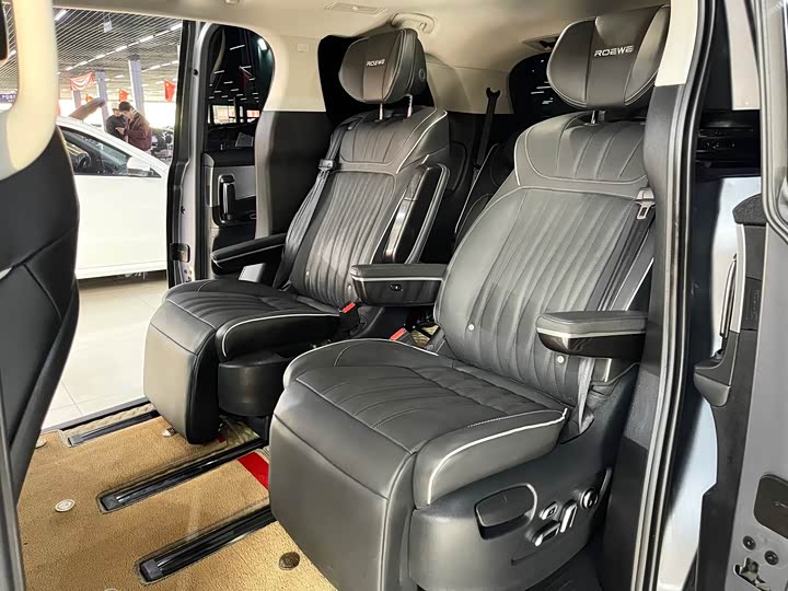 Фото 12 - Roewe iMax 8