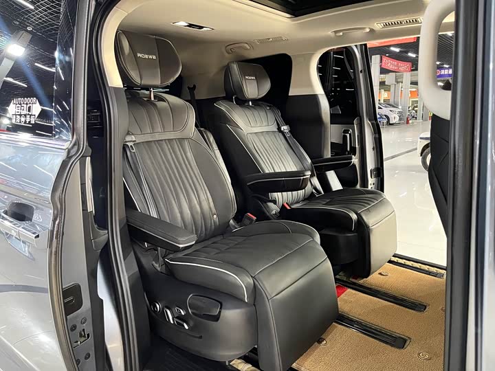 Фото 13 - Roewe iMax 8