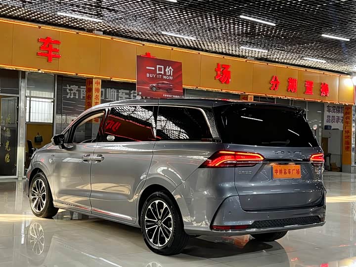 Фото 6 - Roewe iMax 8