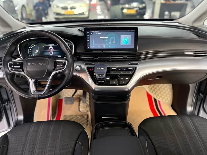 Фото 9 - Roewe iMax 8