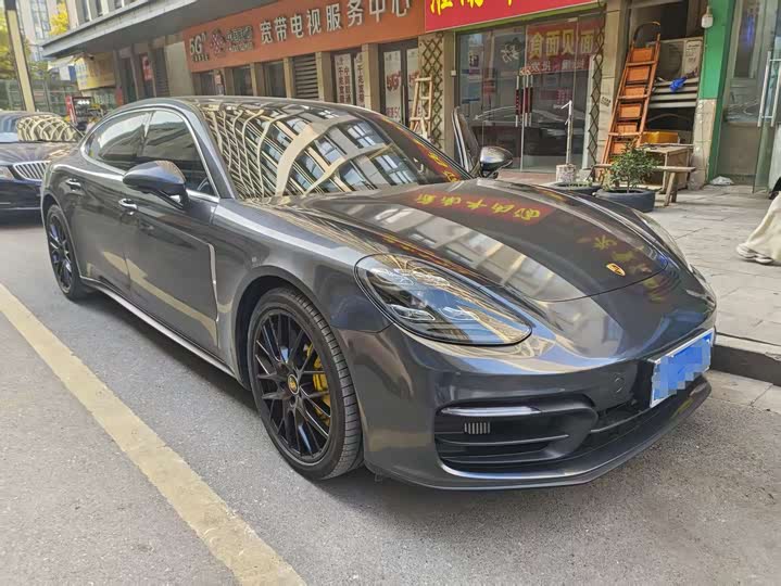 Фото 1 - Porsche Panamera