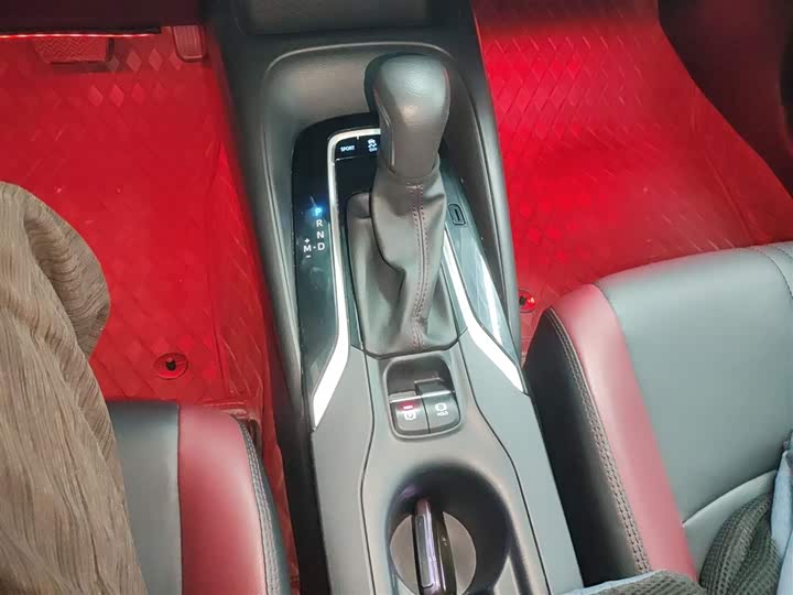 Фото 14 - Toyota Corolla