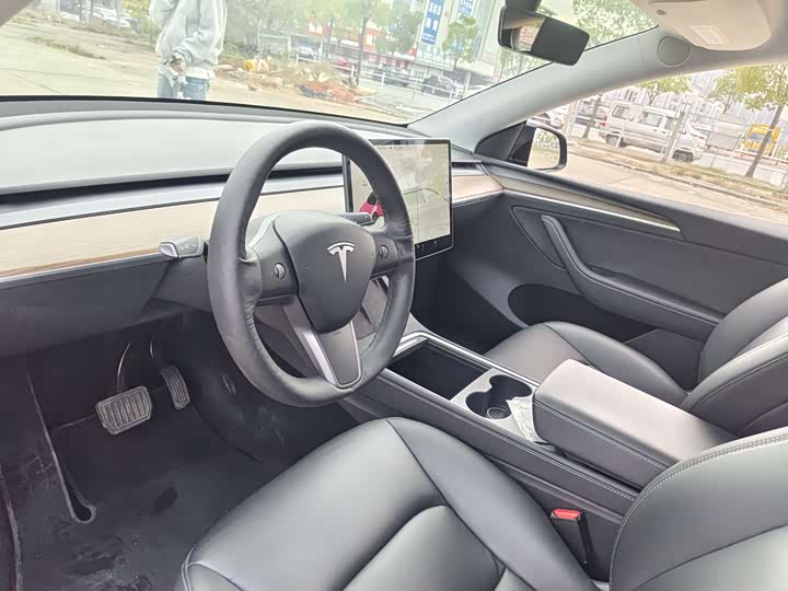 Фото 11 - Tesla Model Y