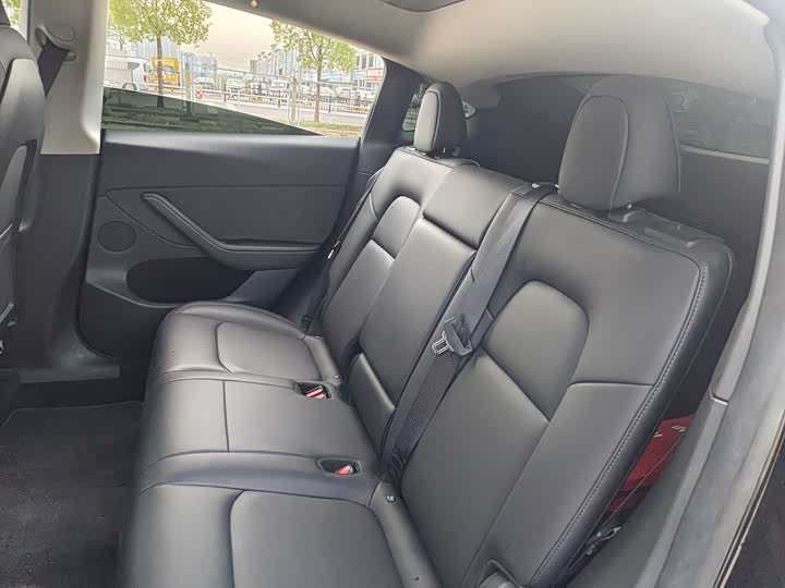 Фото 14 - Tesla Model Y