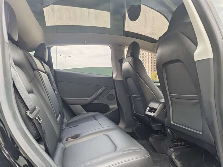 Фото 15 - Tesla Model Y