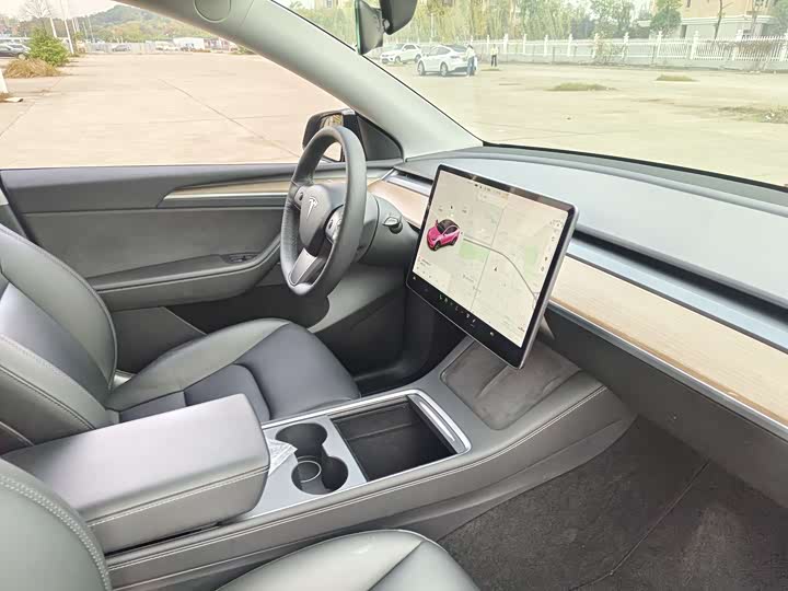 Фото 19 - Tesla Model Y