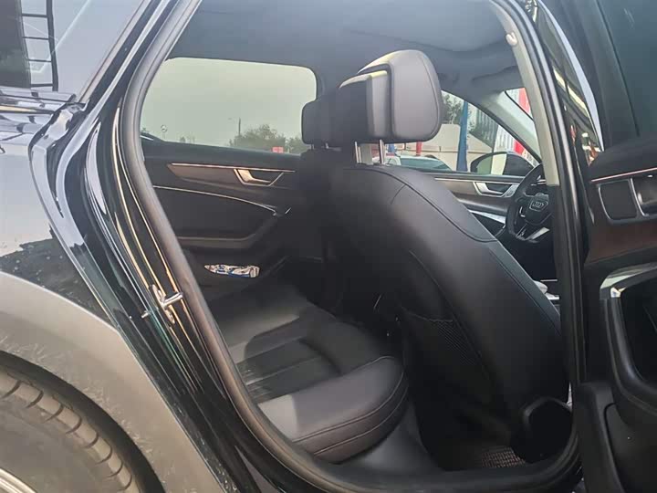 Фото 10 - Audi A6