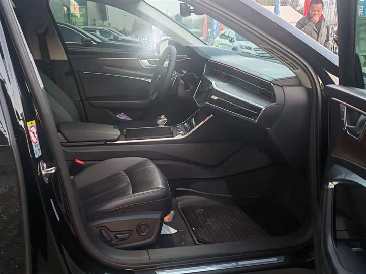 Фото 11 - Audi A6