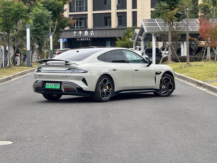 Фото 2 - Xiaomi SU7