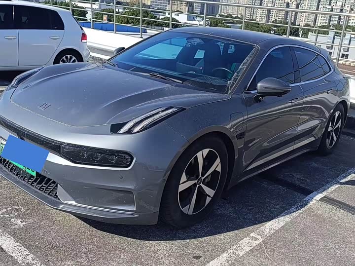 Фото 1 - Zeekr 001