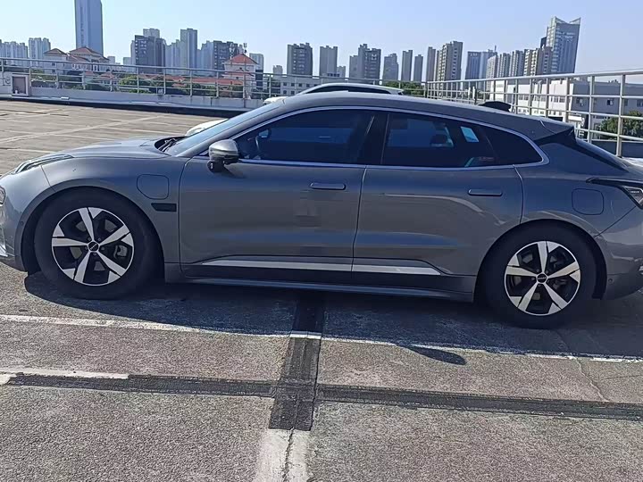 Фото 2 - Zeekr 001