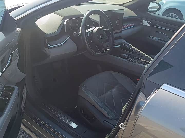 Фото 4 - Zeekr 001