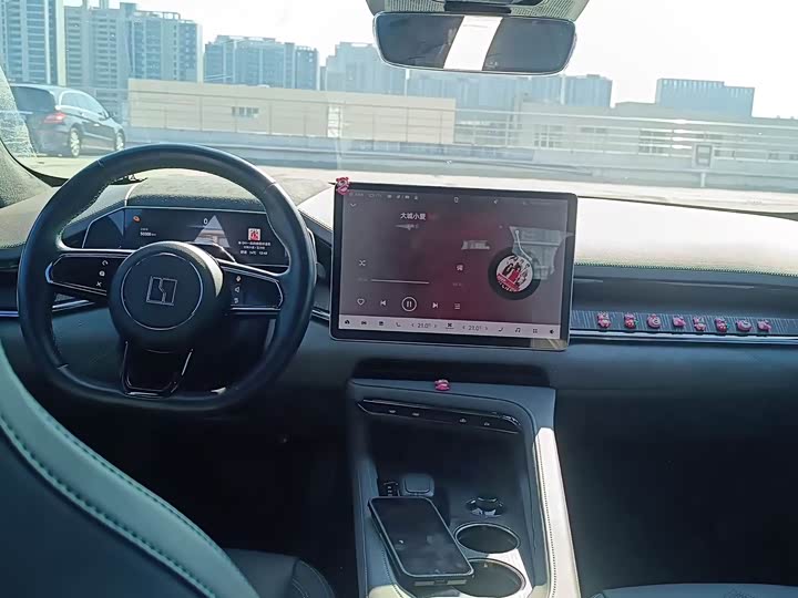 Фото 6 - Zeekr 001