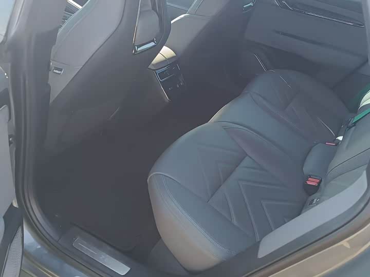 Фото 7 - Zeekr 001