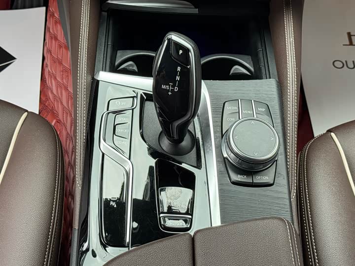 Фото 17 - BMW 5 Series