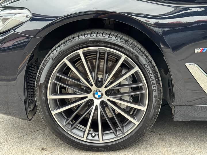 Фото 23 - BMW 5 Series