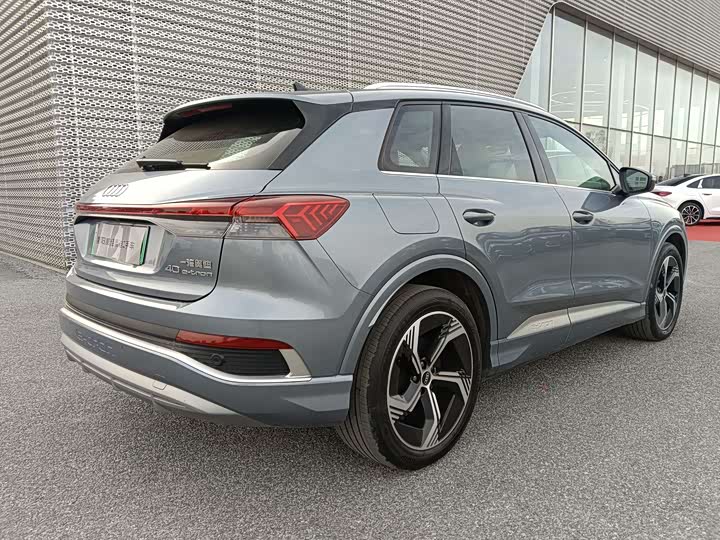 Фото 14 - Audi Q4 e-tron