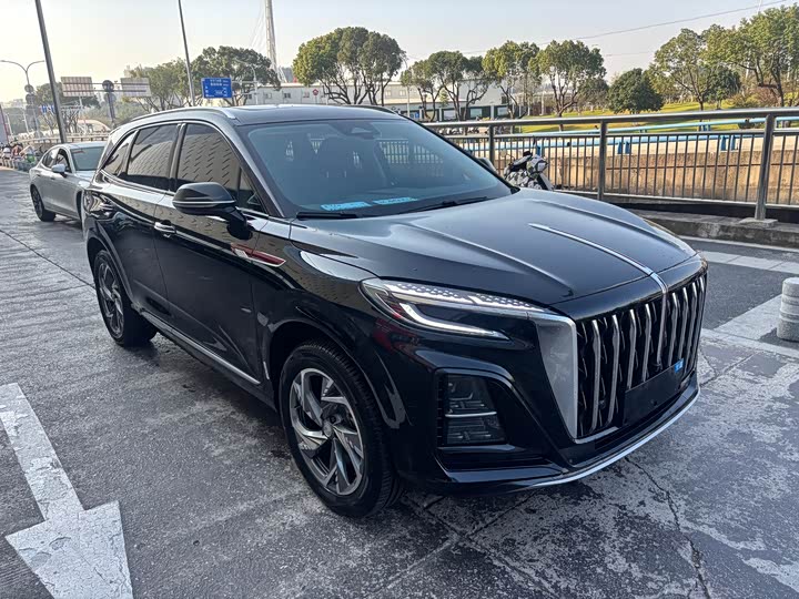 Фото 3 - Hongqi HS3 Hybrid