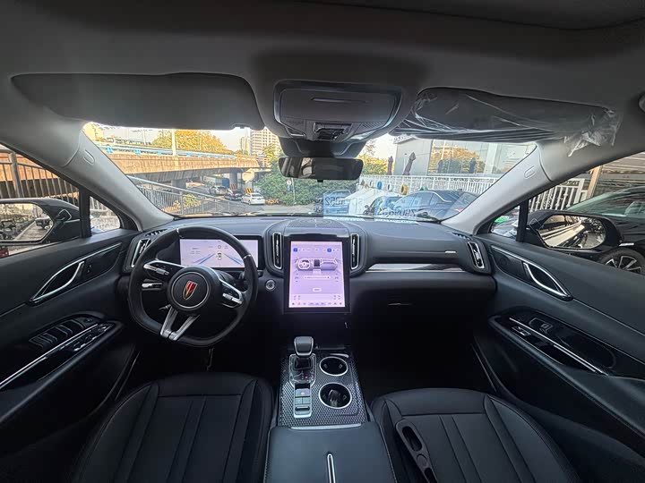 Фото 8 - Hongqi HS3 Hybrid