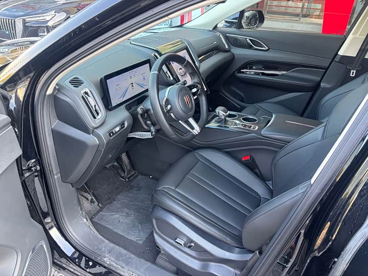 Фото 9 - Hongqi HS3 Hybrid