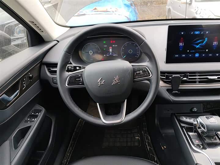 Фото 11 - Hongqi E-QM5