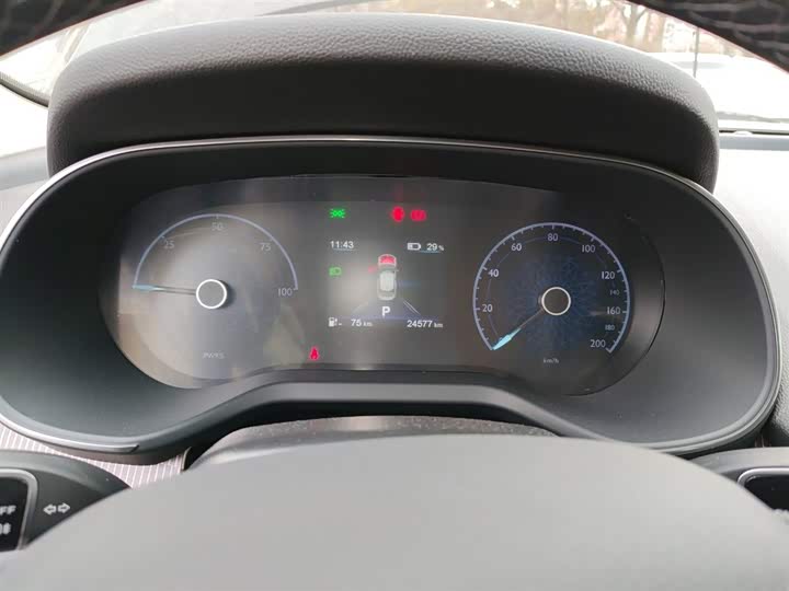 Фото 12 - Hongqi E-QM5