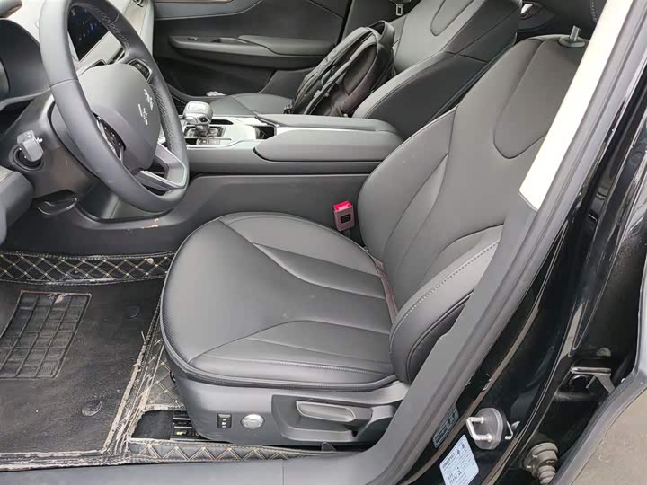 Фото 15 - Hongqi E-QM5