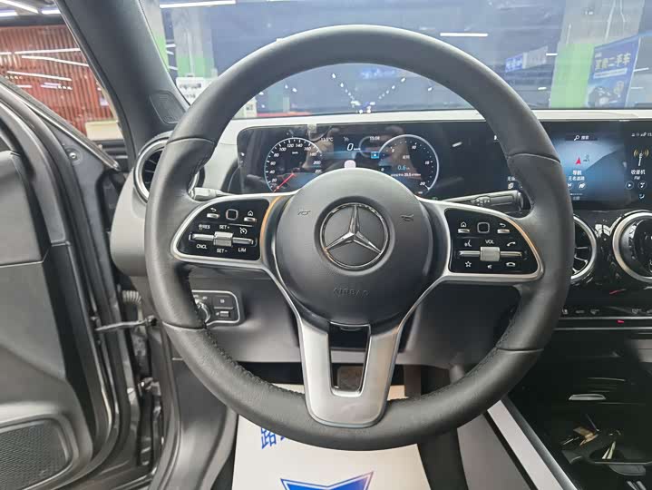 Фото 10 - Mercedes-Benz GLB-Class