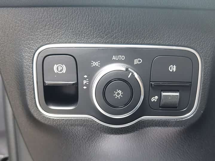 Фото 13 - Mercedes-Benz GLB-Class