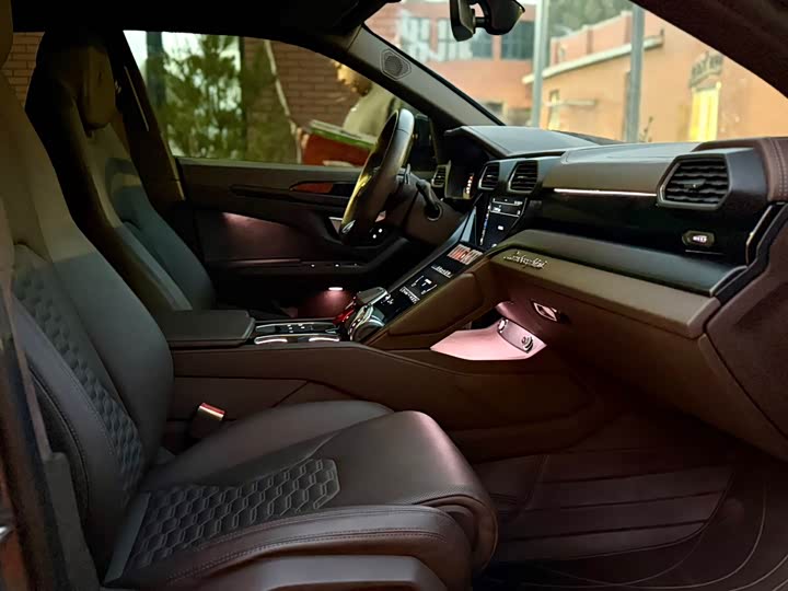 Фото 12 - Lamborghini Urus