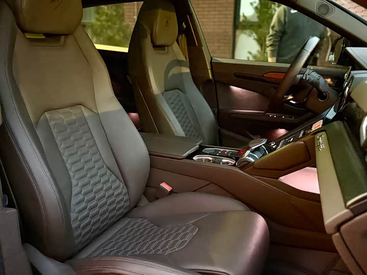 Фото 14 - Lamborghini Urus