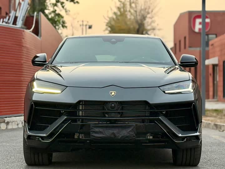 Фото 2 - Lamborghini Urus
