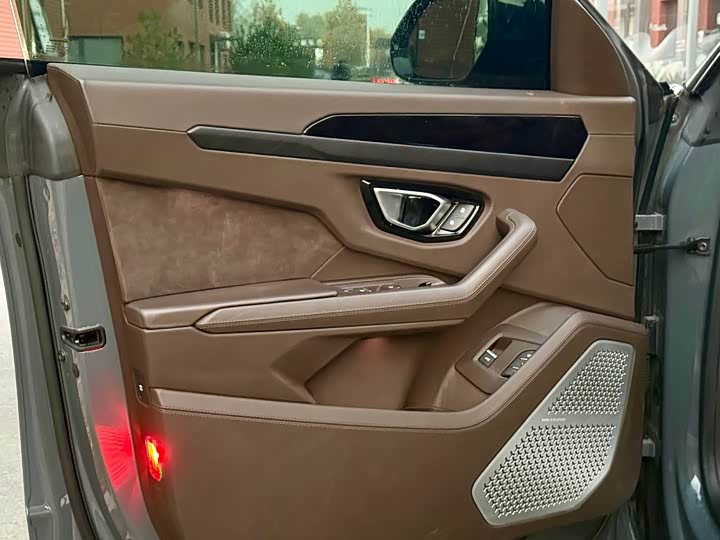 Фото 4 - Lamborghini Urus