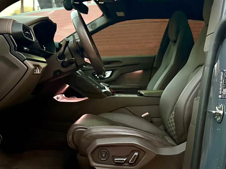 Фото 7 - Lamborghini Urus