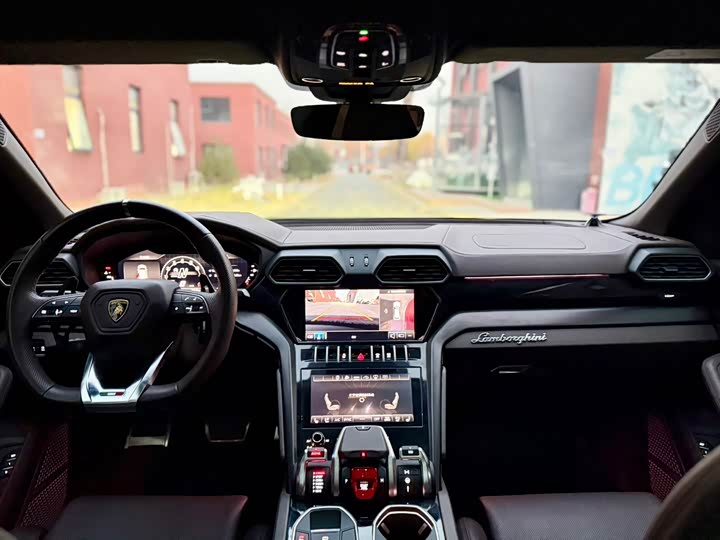 Фото 9 - Lamborghini Urus