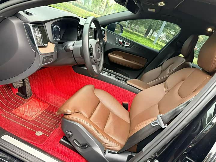 Фото 4 - Volvo XC60