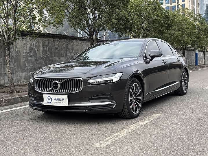Фото 1 - Volvo S90