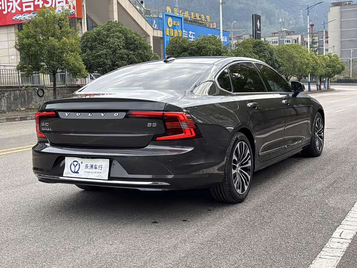 Фото 10 - Volvo S90