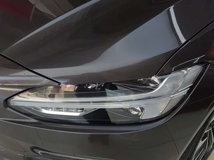 Фото 11 - Volvo S90