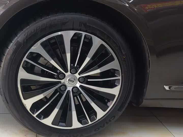 Фото 12 - Volvo S90