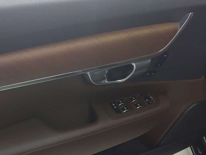 Фото 13 - Volvo S90