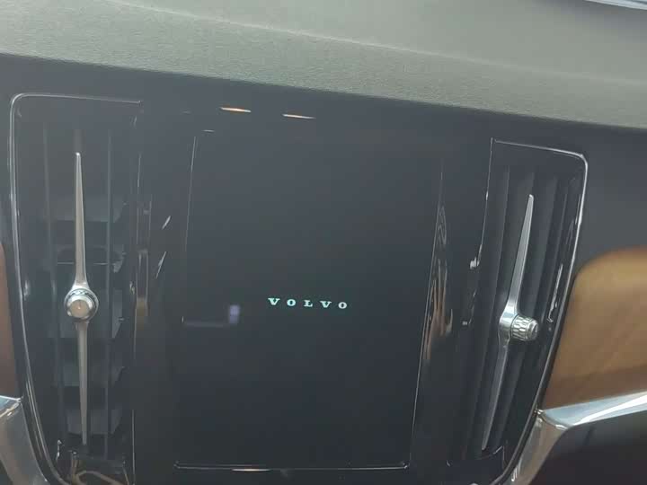 Фото 16 - Volvo S90