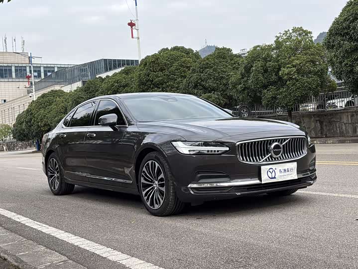 Фото 4 - Volvo S90