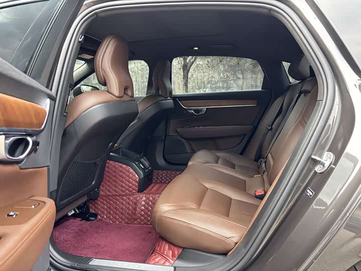 Фото 7 - Volvo S90