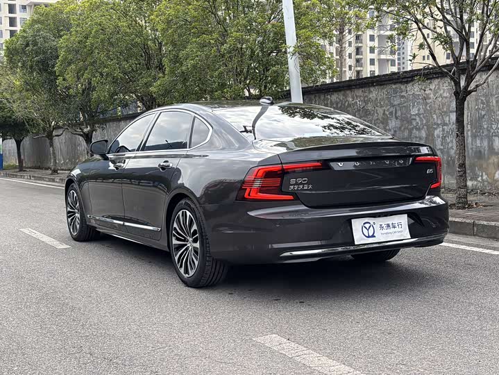 Фото 8 - Volvo S90