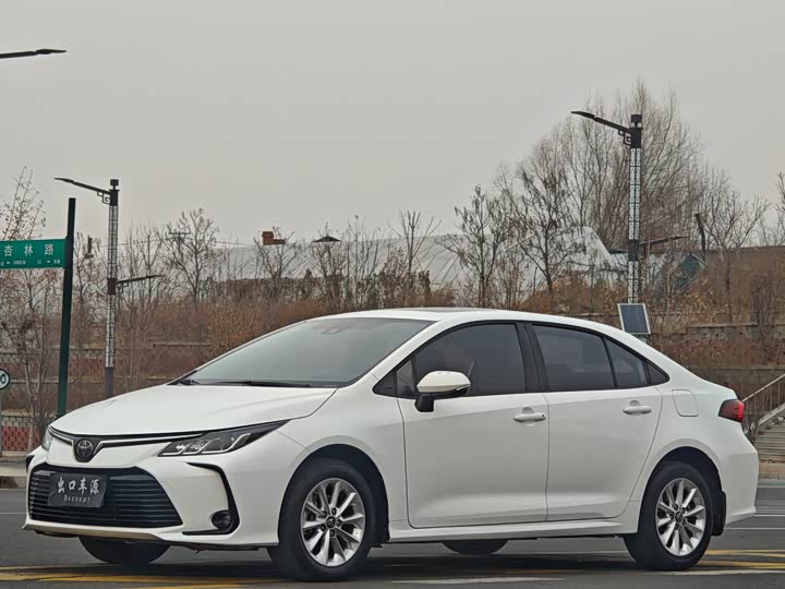 Фото 1 - Toyota Corolla