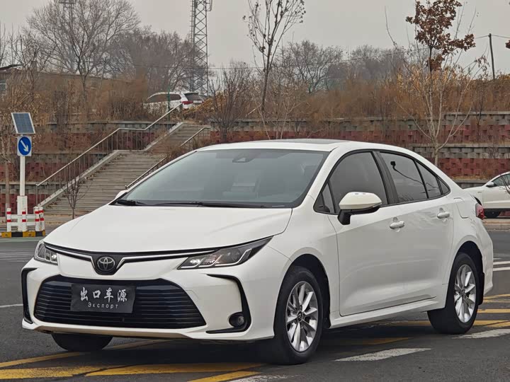 Фото 2 - Toyota Corolla