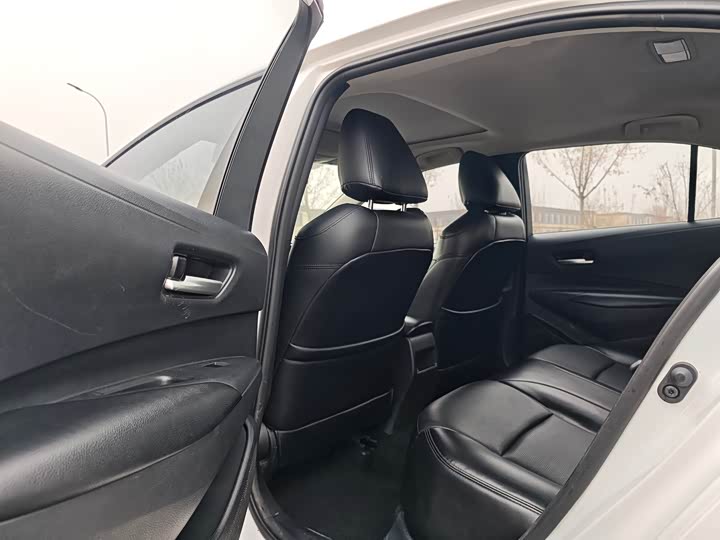 Фото 7 - Toyota Corolla